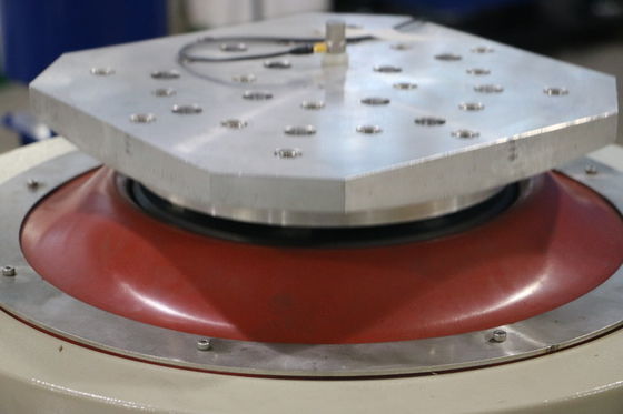 Séquenceuse électrodynamique à vibration à haute fréquence verticale pour les essais de vibration de plastiques