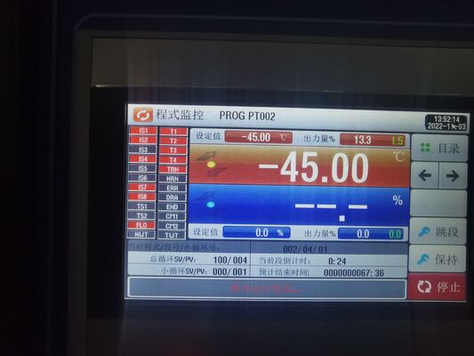 Chambre d'essai environnementale pour le contrôle de la température et de l'humidité.