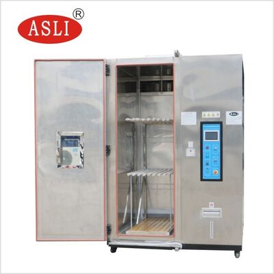 Chambre d'essai climatique à l'intérieur. Grande chambre à température et humidité pour la simulation environnementale.