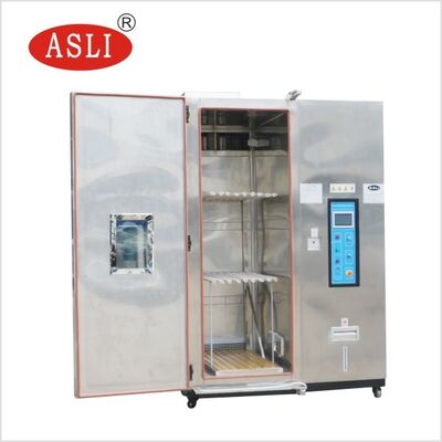 Chambre d'essai climatique à l'intérieur. Grande chambre à température et humidité pour la simulation environnementale.