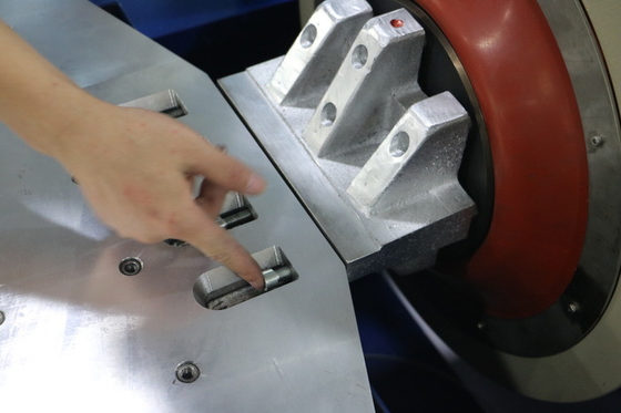Sinus et système de test électrodynamique à trois axes de vibration de grand déplacement aléatoire pour les produits électroniques