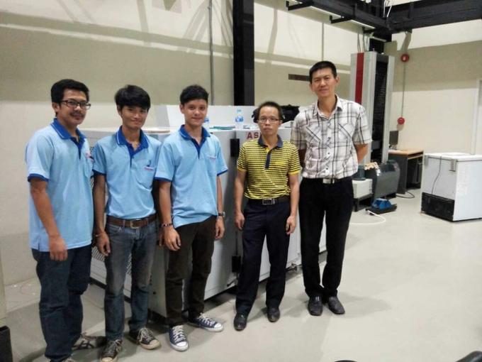 Promenade dans la chambre environnementale d'essai d'humidité de la température 9